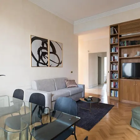 Sonder At Ara Pacis Рим
